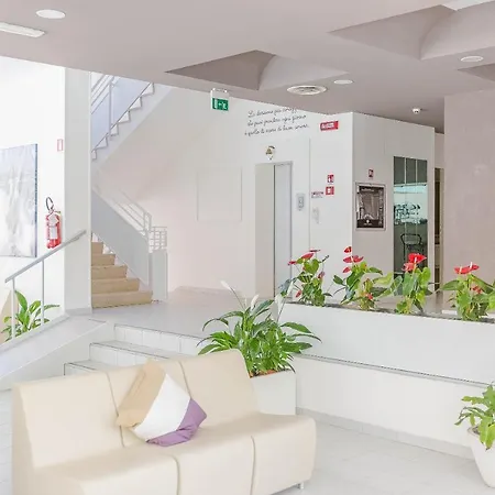 Confort 3* ريميني